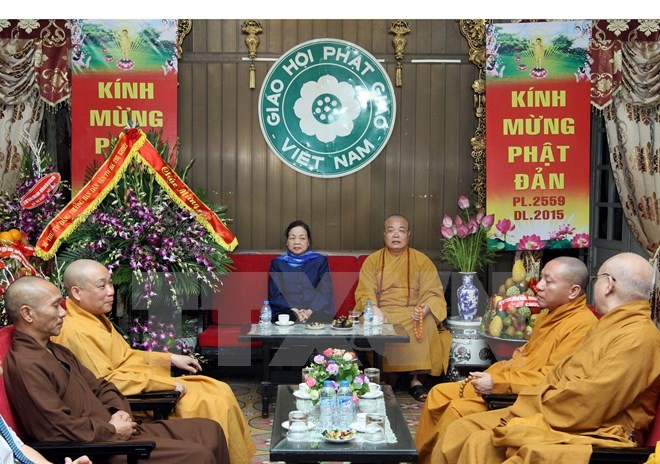 Ха Тхи Кхиет поздравила Вьетнамскую буддийскую сангху с праздником - ảnh 1